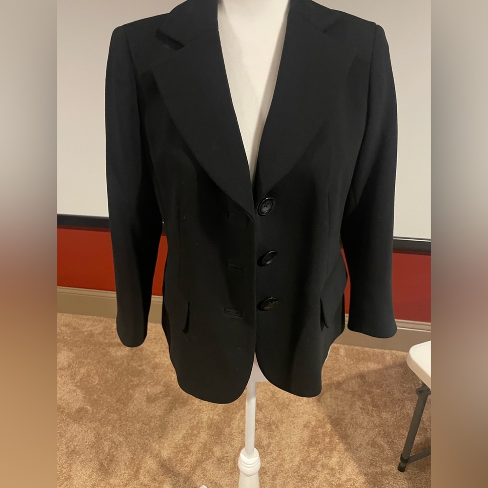 Dana Buchman size 4 petite blazer.